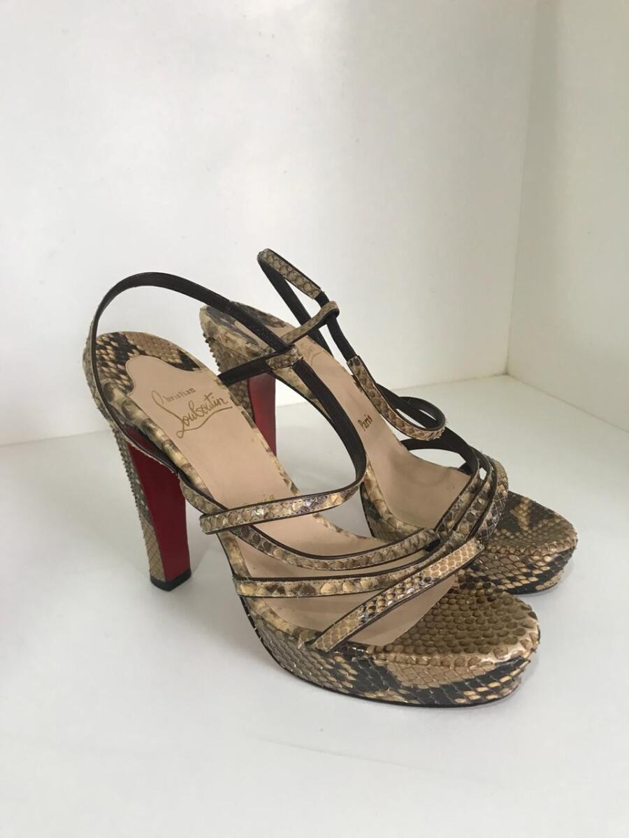 Sandália Louboutin, sola 39