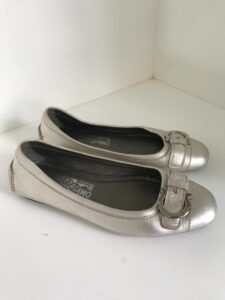 Sapatilha Ferragamo prateada, sola 37