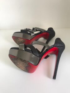 Sandália Louboutin deusa, sola 37,5