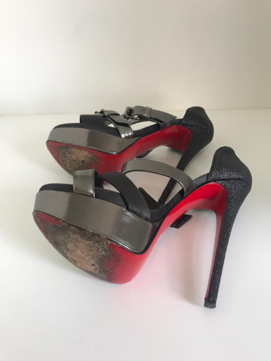 Sandália Louboutin deusa, sola 37,5