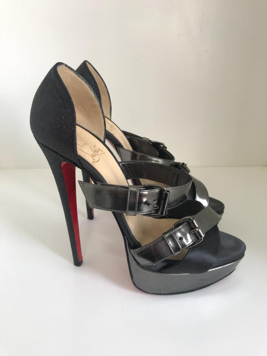 Sandália Louboutin deusa, sola 37,5