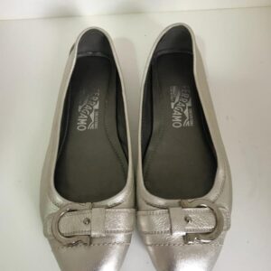 Sapatilha Ferragamo prateada, sola 37