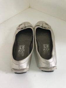 Sapatilha Ferragamo prateada, sola 37