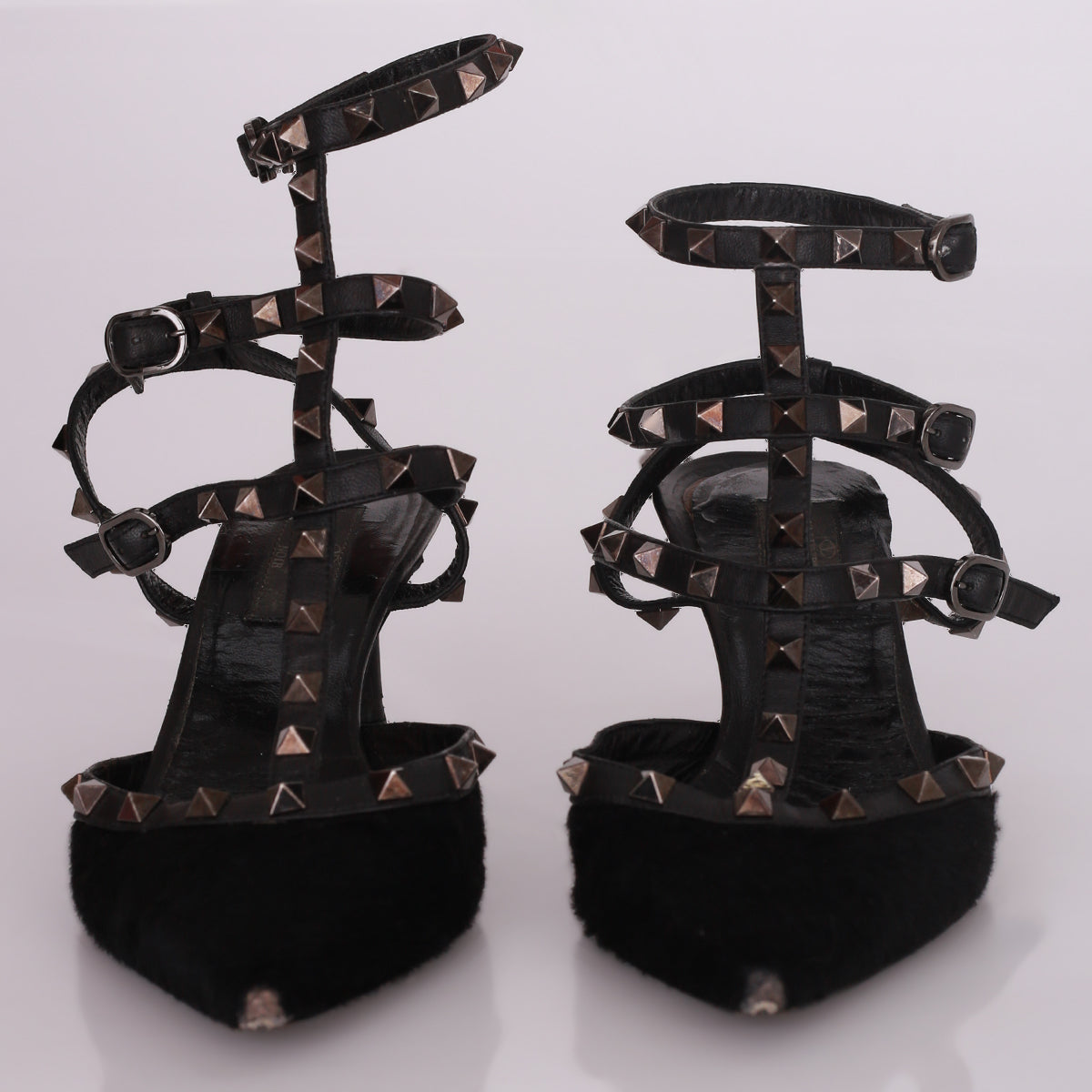 Scarpin Valentino Rockstud Preto Tam. 37 Br