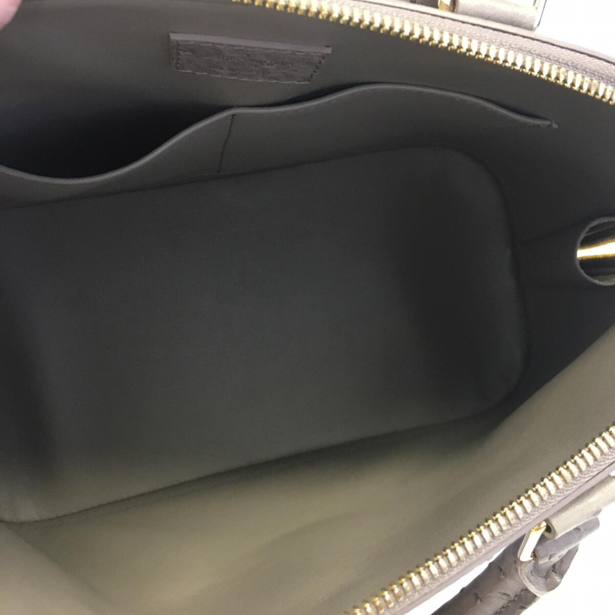 Bolsa Louis Vuitton Alma Cinza Avestruz Pequena