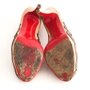 Sapato Louboutin Peep Toe Nude com Bronze Tam. 37
