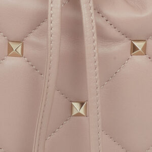 ⁠Bolsa Valentino Rockstud Bucket