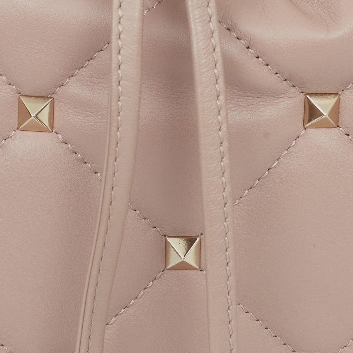 ⁠Bolsa Valentino Rockstud Bucket