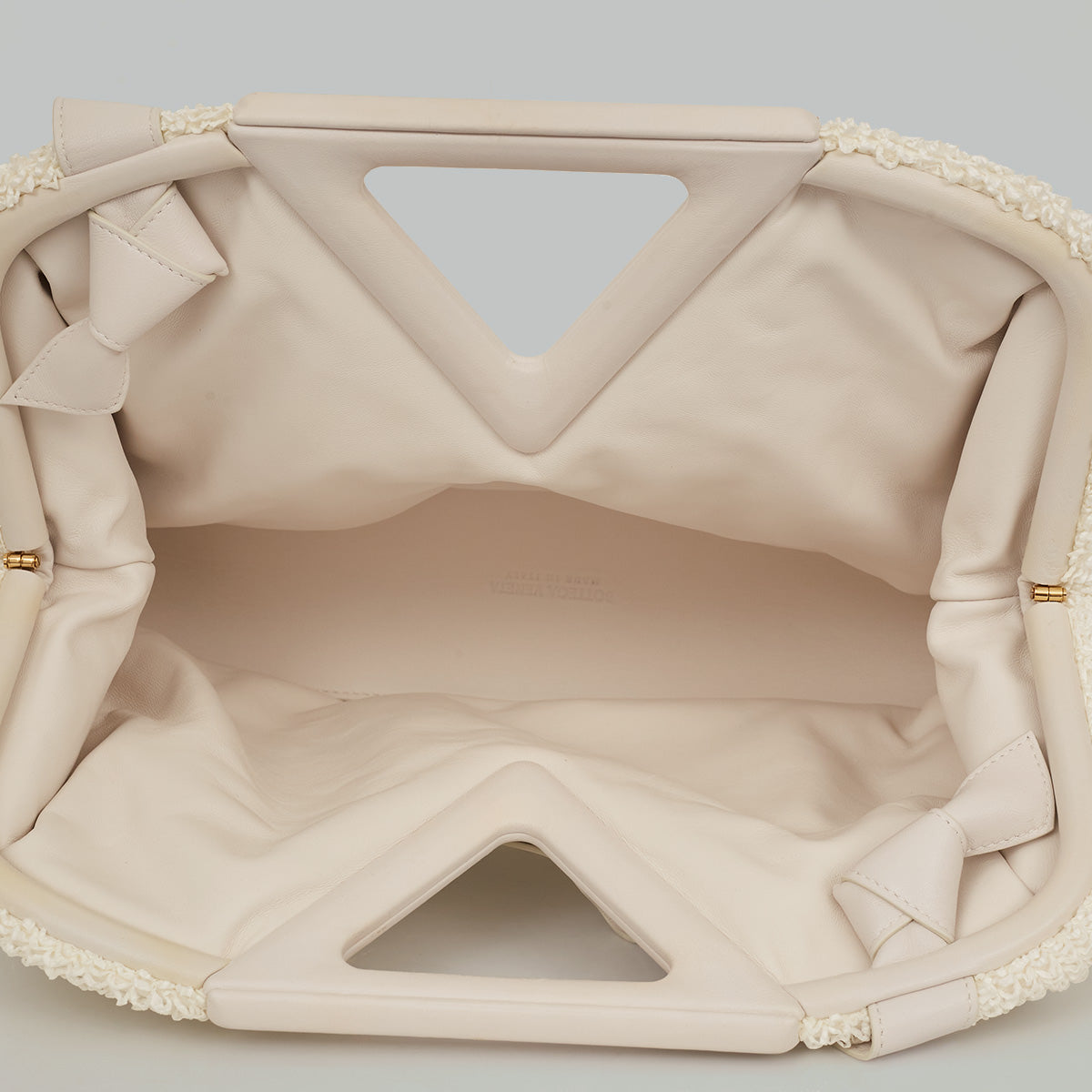 Bolsa Bottega Veneta Pouch Atoalhada com Alça