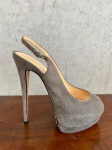Sapato Giuseppe Zanotti Camurça Cinza Tam. 37