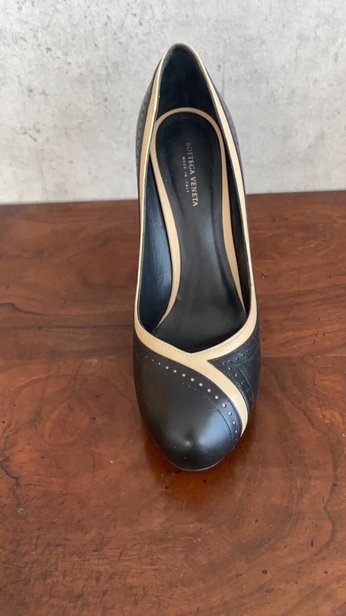 Sapato Bottega Veneta Creme e Preto Tam. 37,5