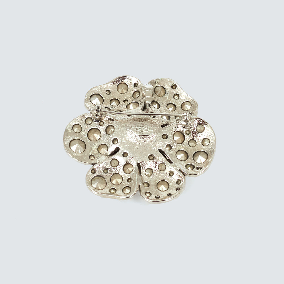 ⁠Broche Chanel Camélia