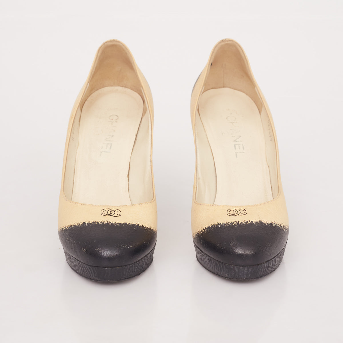 ⁠Sapato Chanel  Off-white e Preto TAM. 38 BR