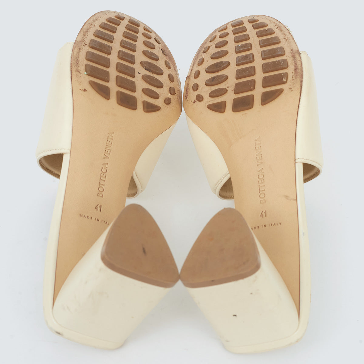 ⁠Mule Bottega Veneta The Band Off White Tam. 39 Br