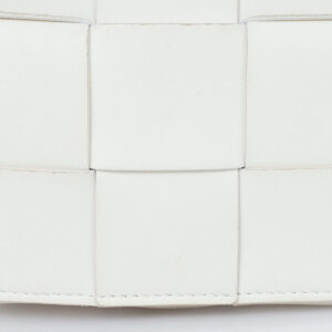 ⁠Bolsa Bottega Veneta Mini Branca