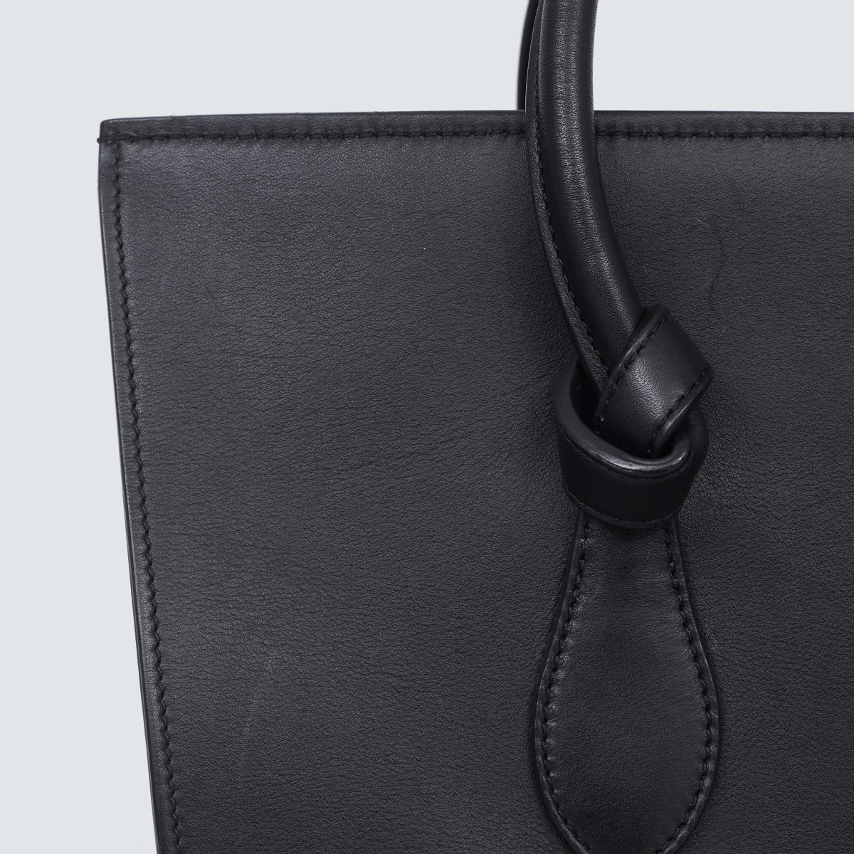 Bolsa Céline Tie Knot Preta