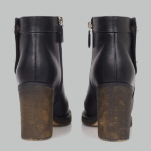 ⁠Bota Chanel Preta TAM. 35 BR