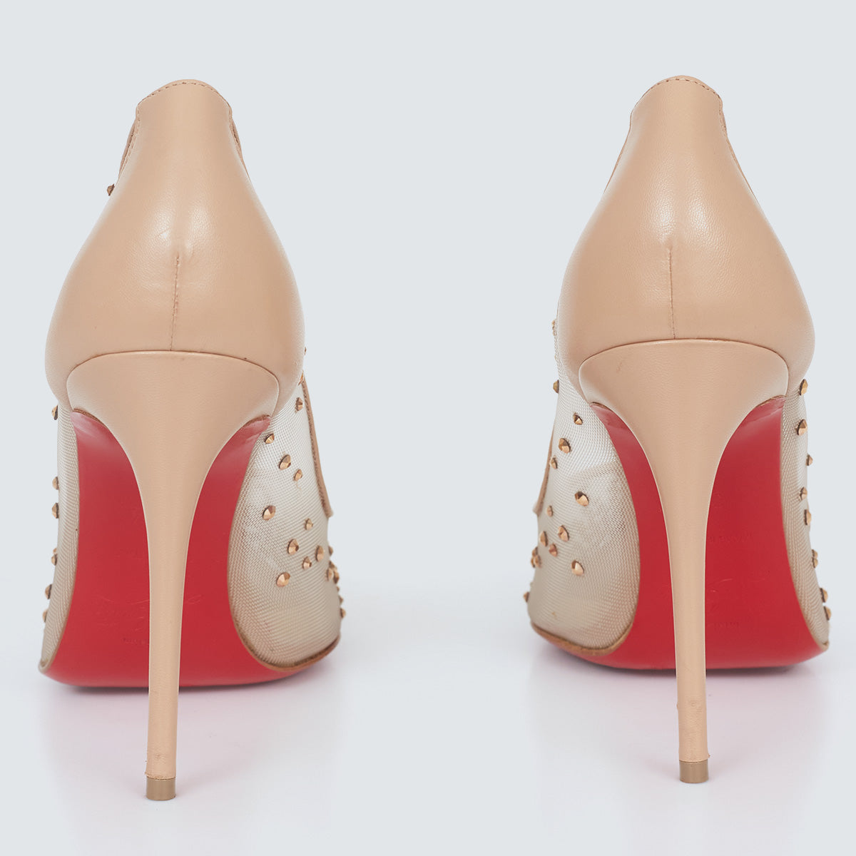 Scarpin Louboutin Bege com brilhos Tam. 32,5 Br