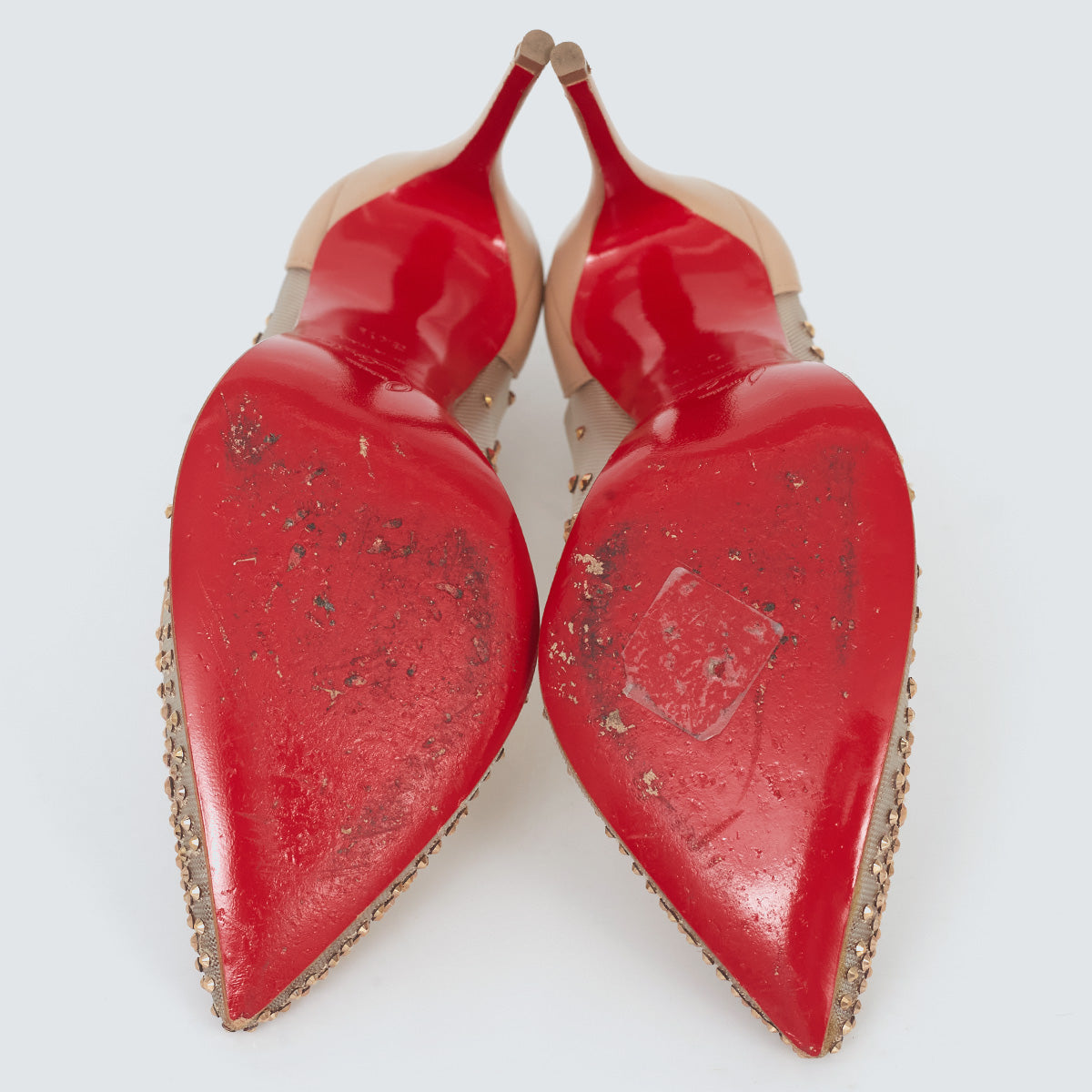 Scarpin Louboutin Bege com brilhos Tam. 32,5 Br