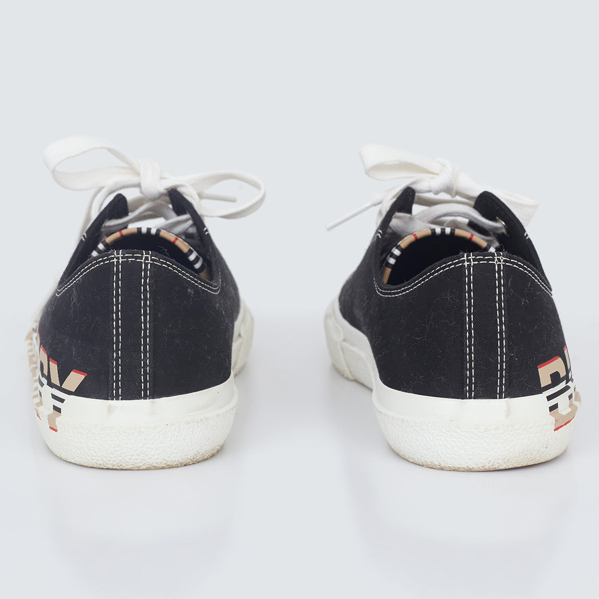 ⁠Tênis Burberry Preto Tam. 32 Br