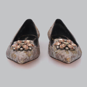 Sapatilha Bico Fino Dolce & Gabbana Cinza com Dourado TAM. 37,5 BR