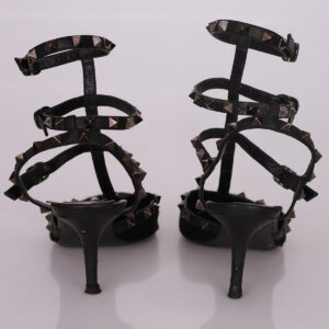 Scarpin Valentino Rockstud Preto Tam. 37 Br