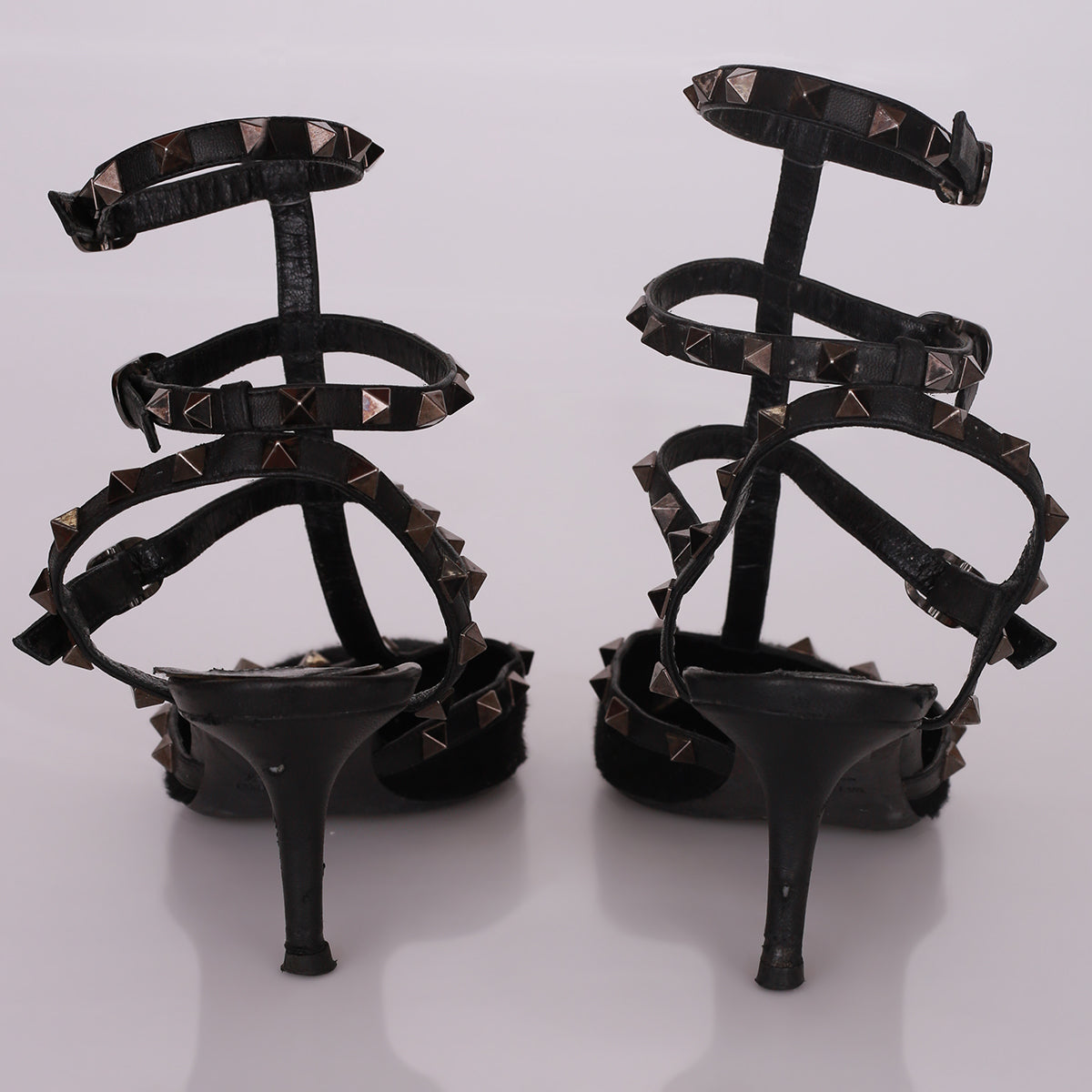 Scarpin Valentino Rockstud Preto Tam. 37 Br