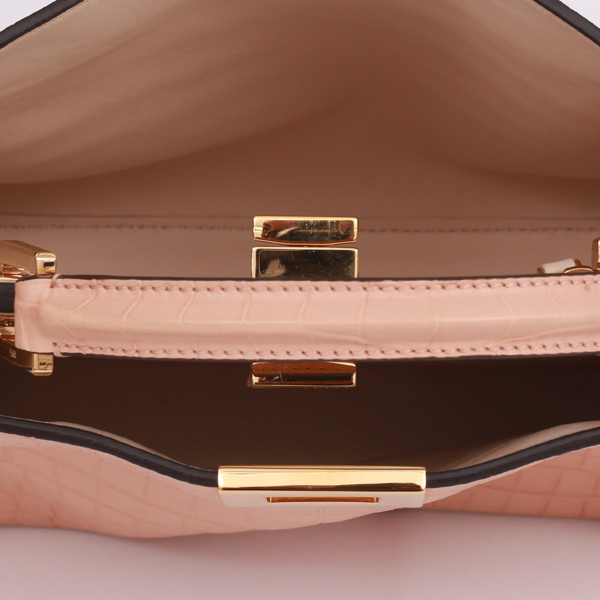 Bolsa Fendi Peekaboo Croco Salmão
