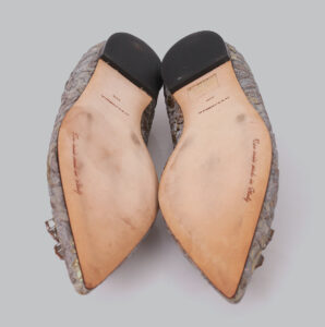 Sapatilha Bico Fino Dolce & Gabbana Cinza com Dourado TAM. 37,5 BR