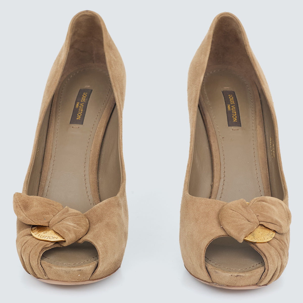 ⁠Sapato Louis Vuitton Bege tam. 37,5 br