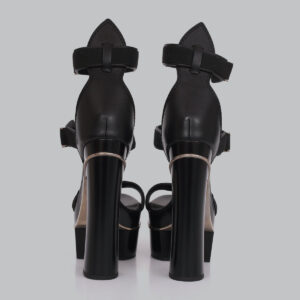 ⁠Sandália Versace Preta TAM. 36 BR