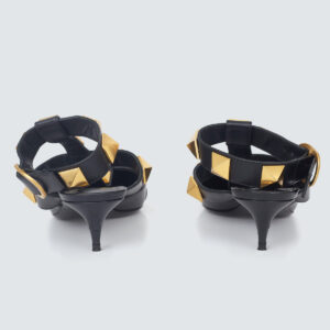 Scarpin Valentino Roman Stud Preto Tam. 36,5 Br