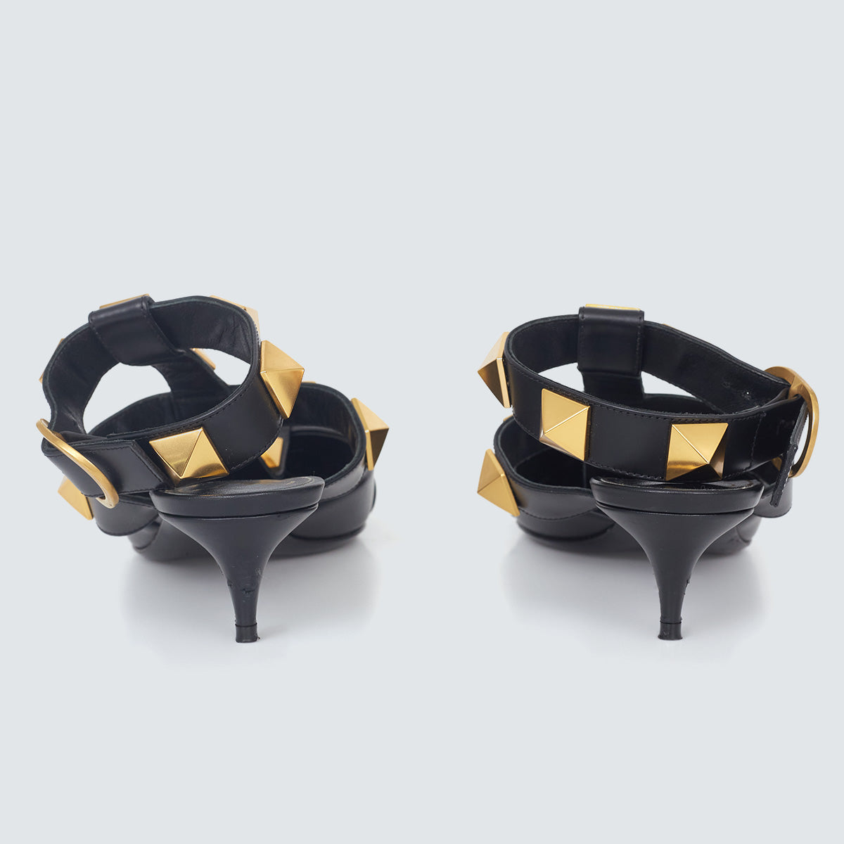 Scarpin Valentino Roman Stud Preto Tam. 36,5 Br