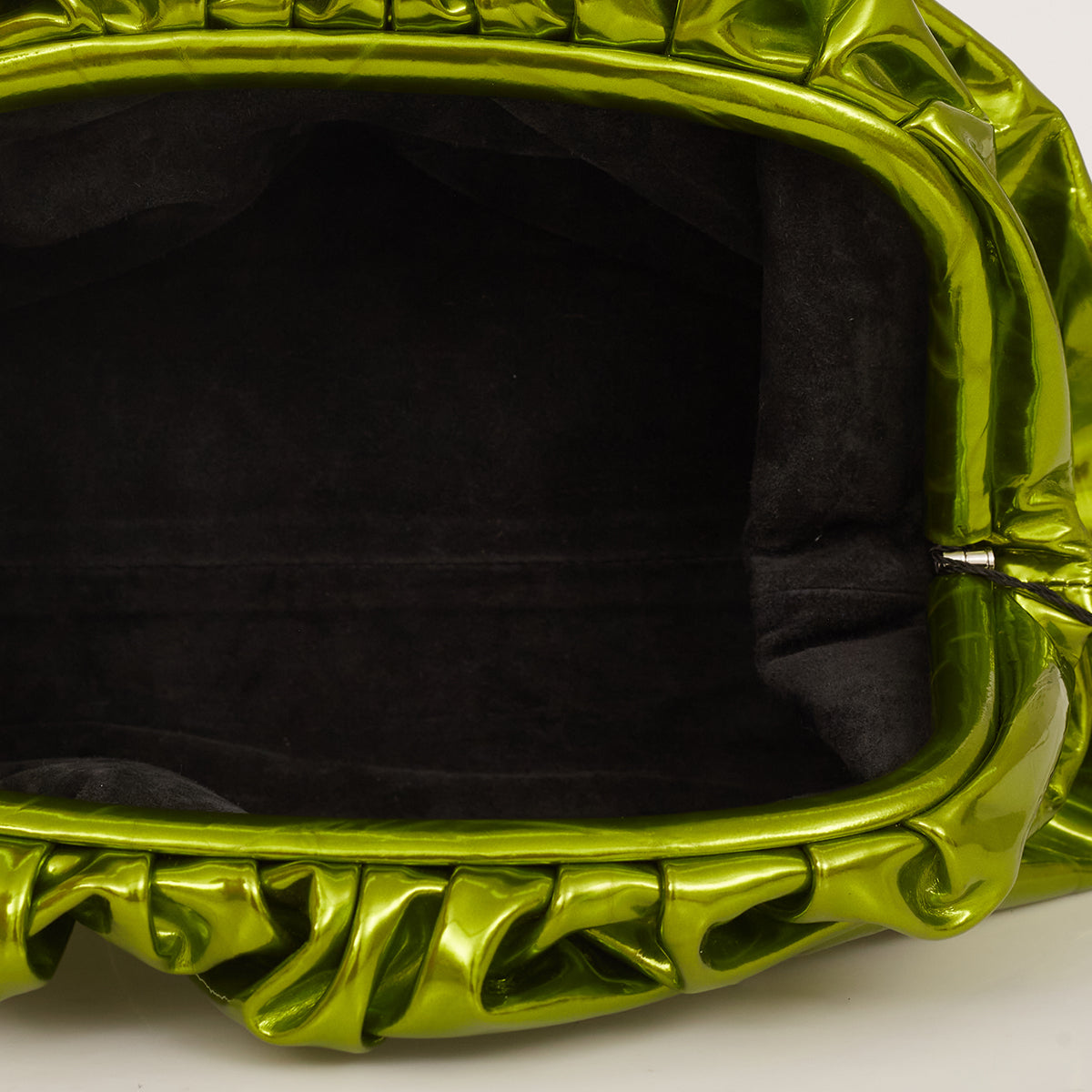 Clutch Bottega Veneta The Pouch Verde Metalizada