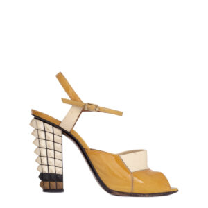 Sandália Fendi Spikes Tam 39,5