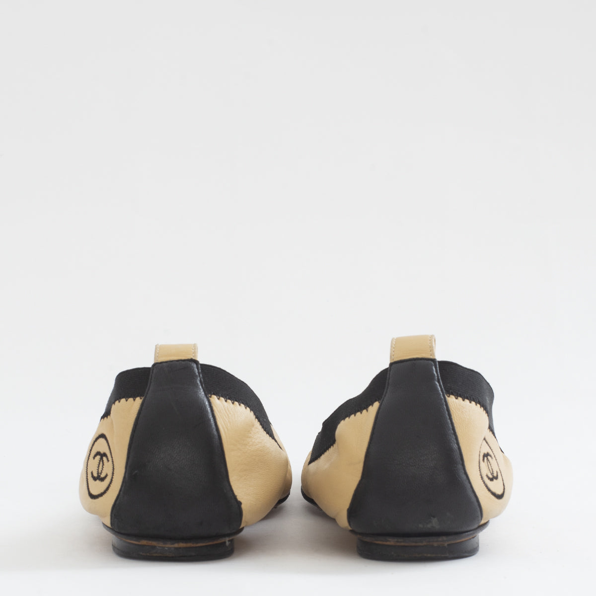 Sapatilha Chanel bicolor bege e preto Tam. 39