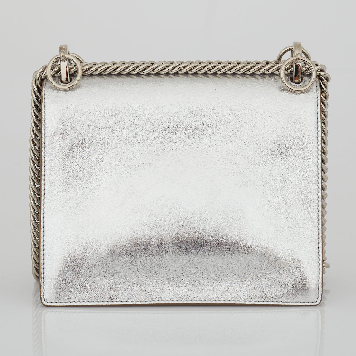 Bolsa Fendi Kan Prateada Pequena