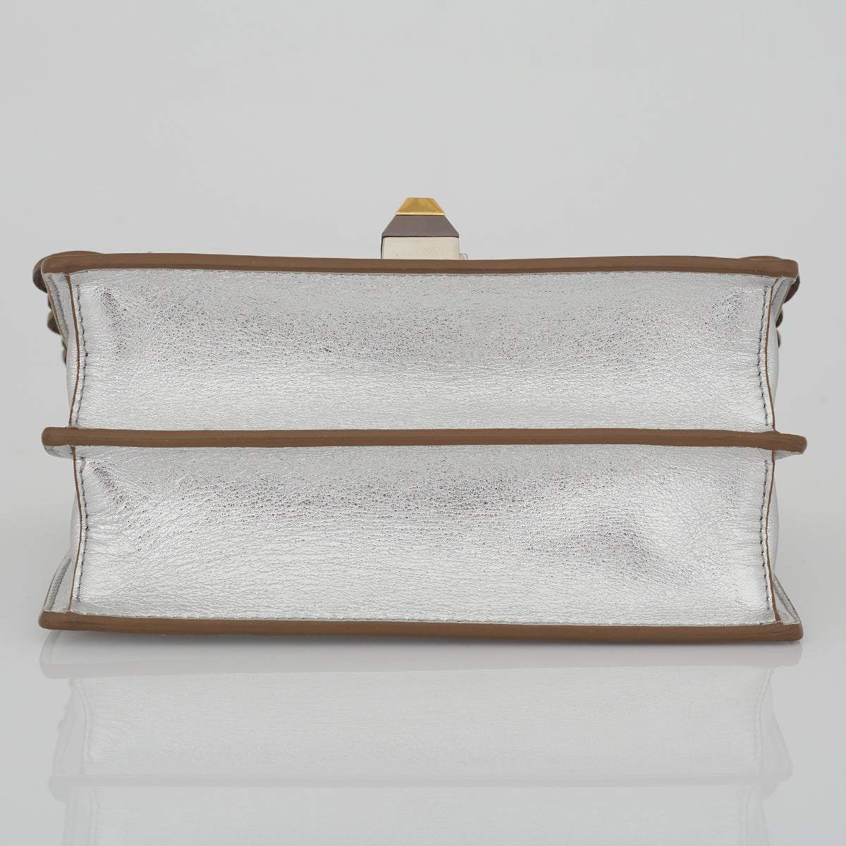 Bolsa Fendi Kan Prateada Pequena
