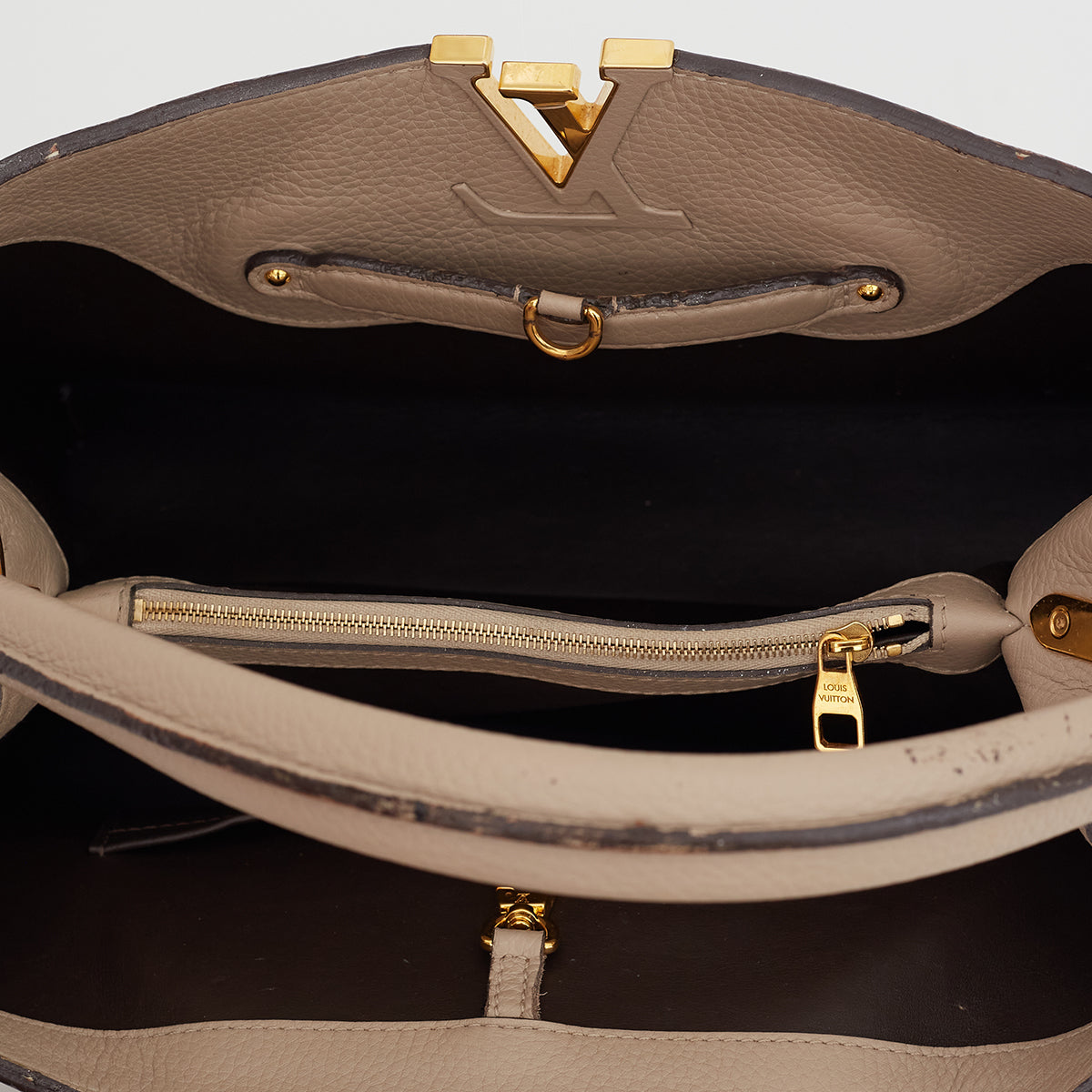Bolsa Louis Vuitton Capucines Nude MM