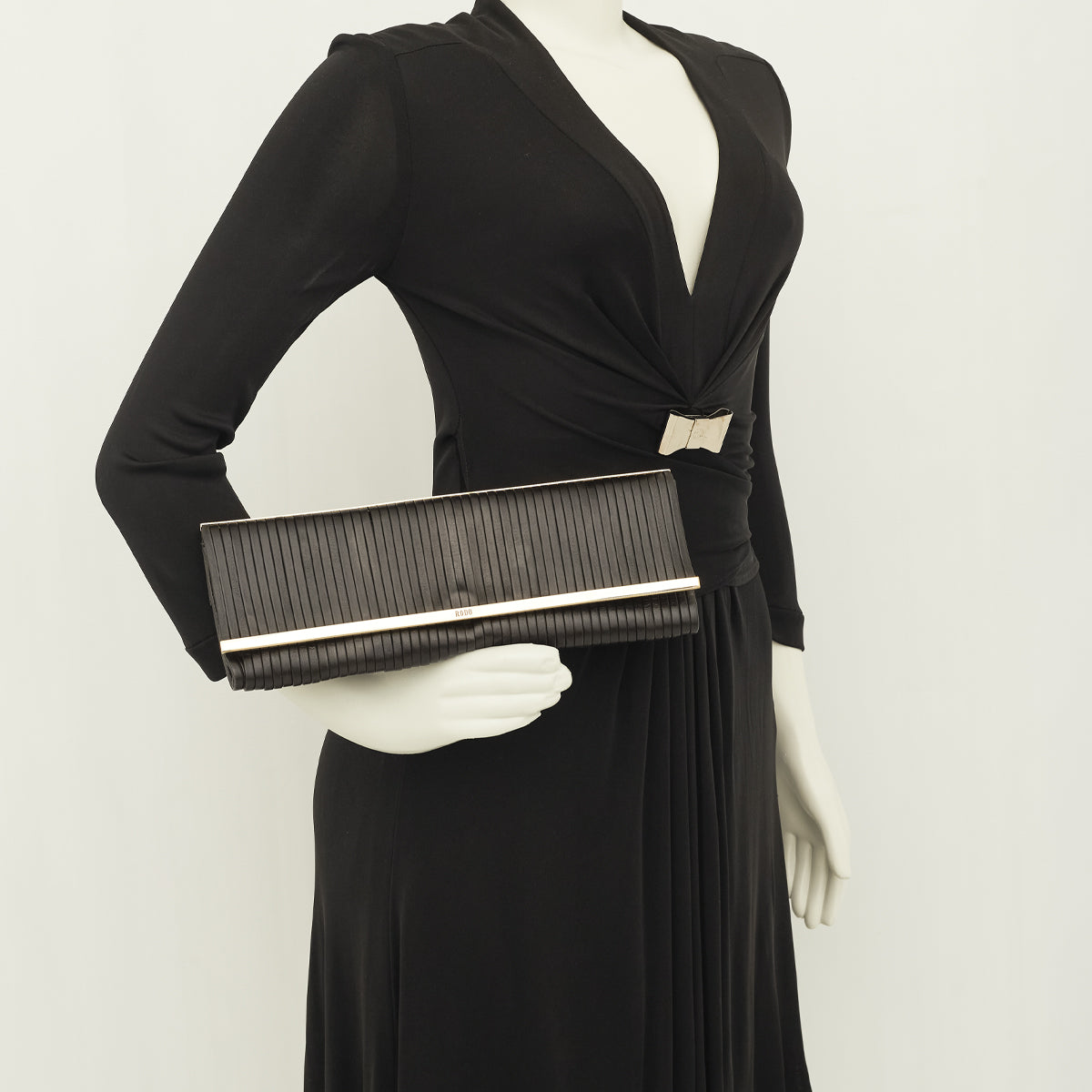 Clutch Rodo Preta com dourado