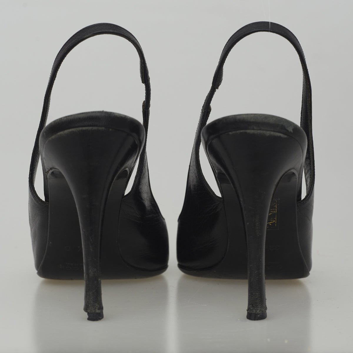 Scarpin Christian Louboutin Couro Preto Tam. 38,5