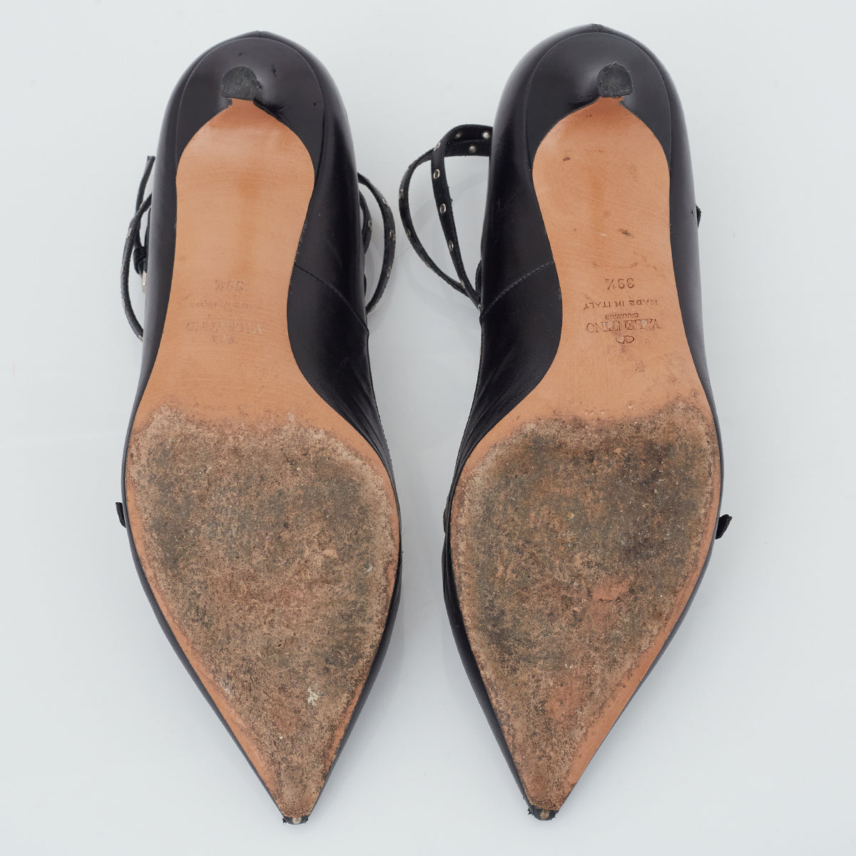 Scarpin Valentino Garavani Salto Baixo Preto e Bege Tam. 39,5