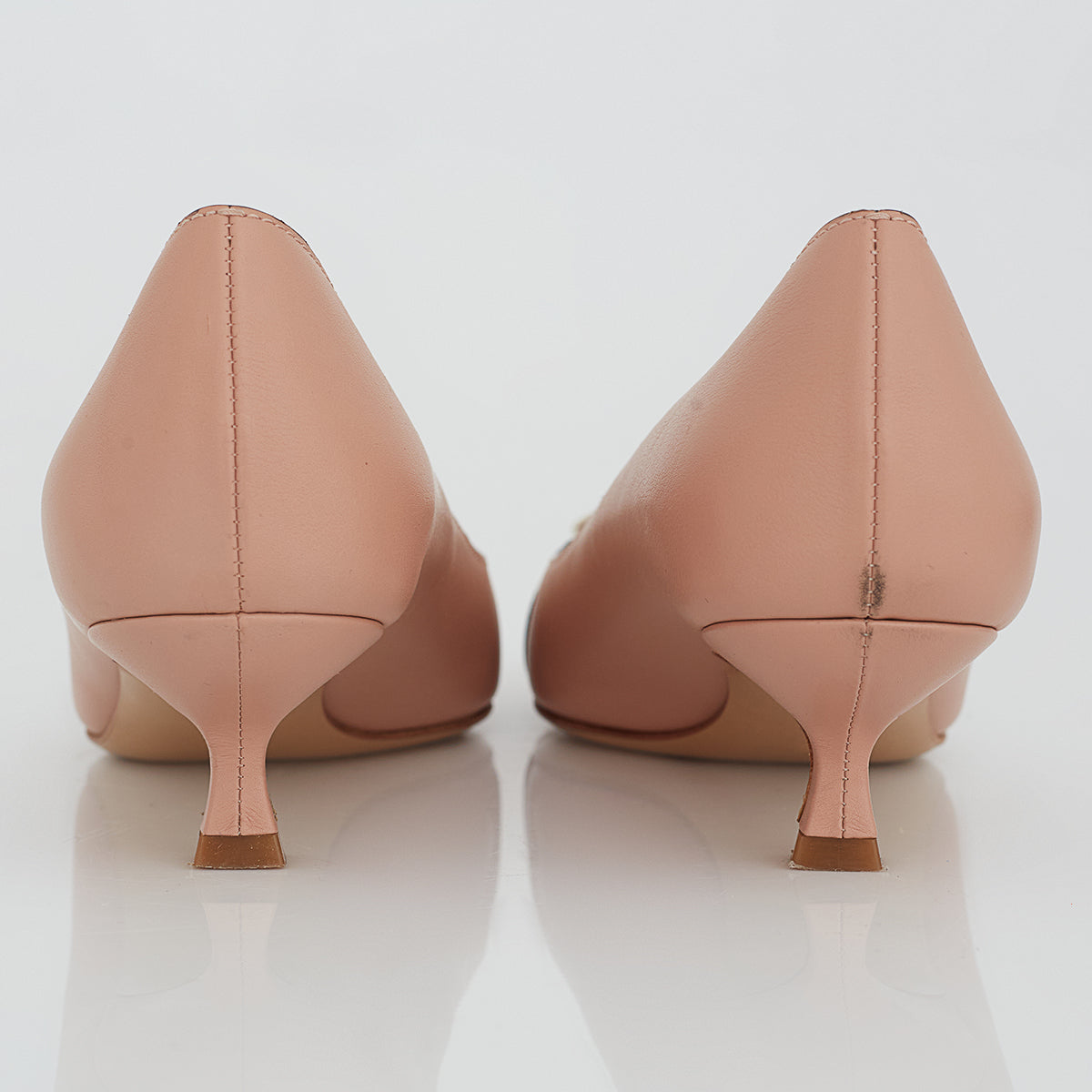 Scarpin Salvatore Ferragamo Couro Nude Tam. 6,5