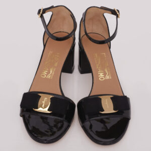 Sandália Salvatore Ferragamo Verniz Preto Tam. 6,5C