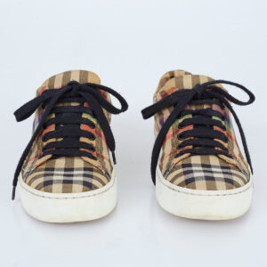 ⁠Tênis Burberry Xadrez Tam. 35 Br