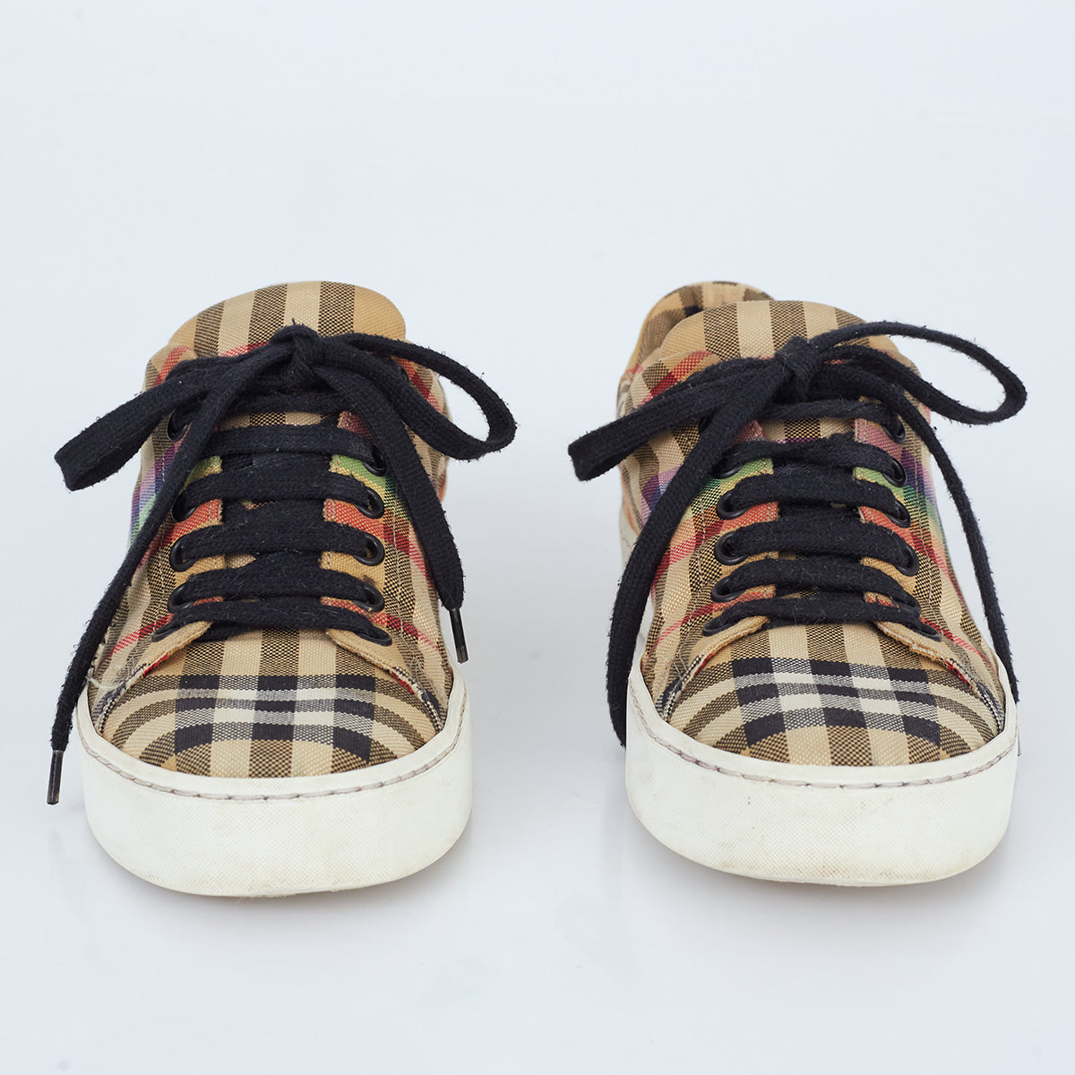⁠Tênis Burberry Xadrez Tam. 35 Br