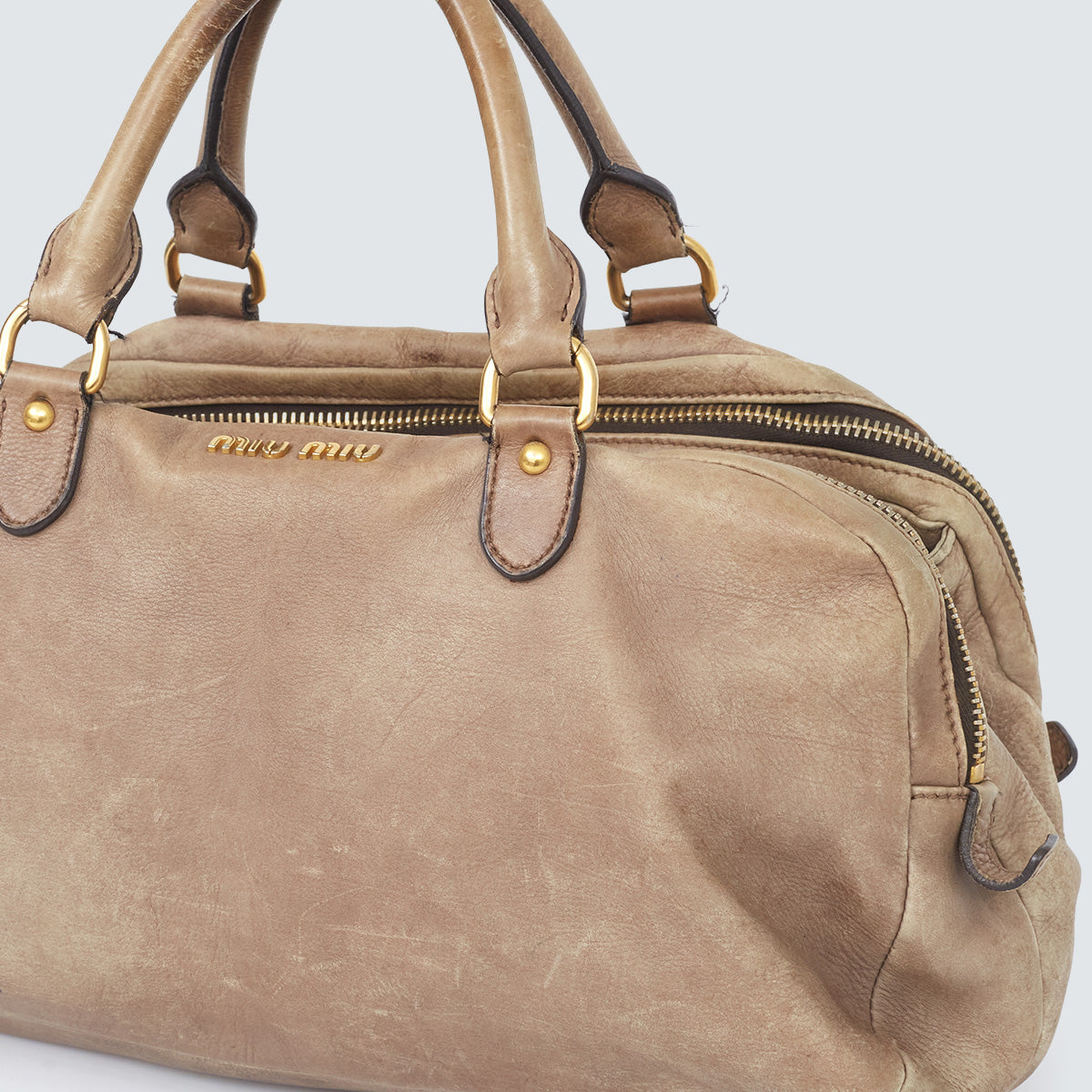 ⁠⁠Bolsa Miu Miu Tote Bege