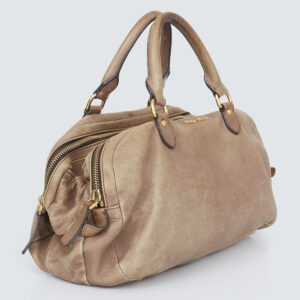 ⁠⁠Bolsa Miu Miu Tote Bege