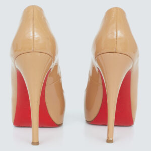 ⁠Peep Toe Louboutin Nude Verniz Tam. 36,5 Br