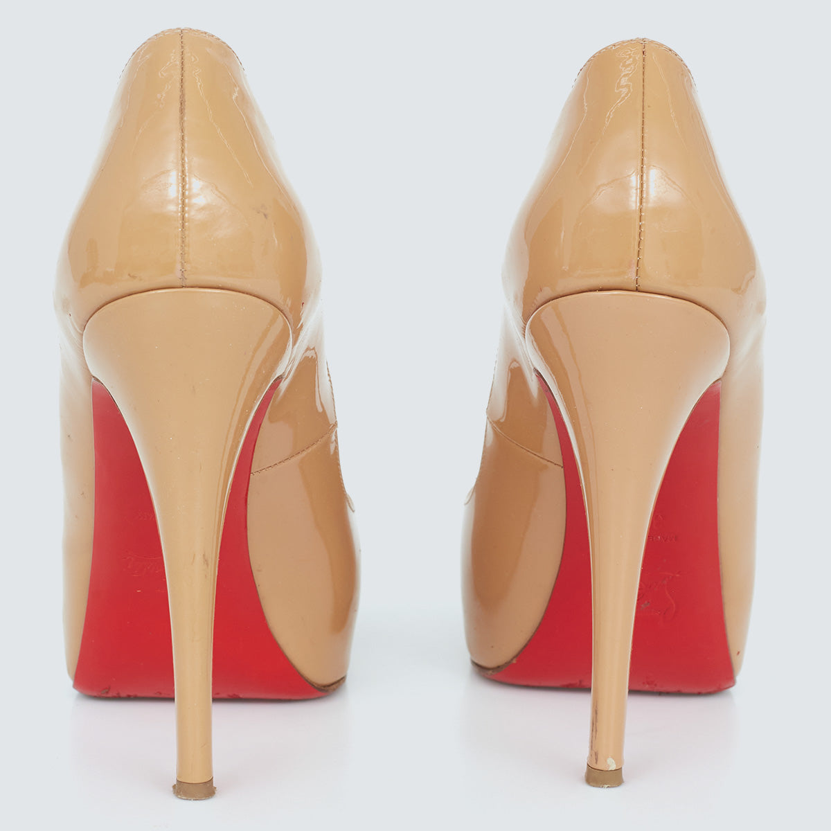 ⁠Peep Toe Louboutin Nude Verniz Tam. 36,5 Br